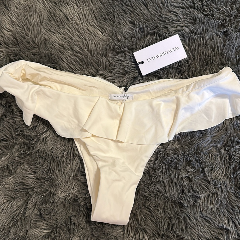 WeWoreWhat Ruffle Bikini Set - Picture 6 of 11